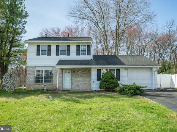 1517 Point Dr, Bensalem, PA 19020