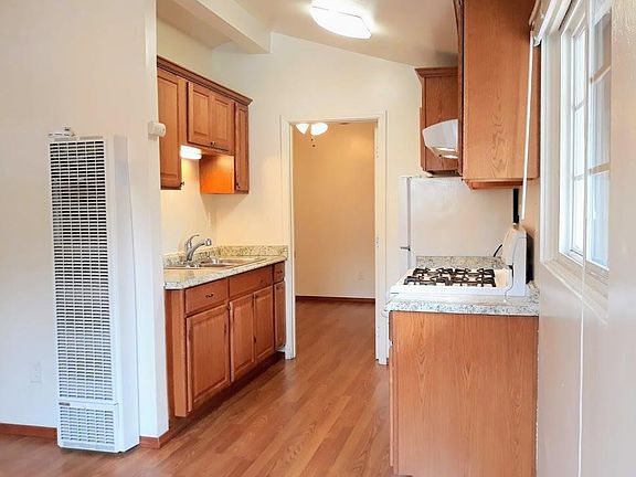 5th image of 4260 Mentone St