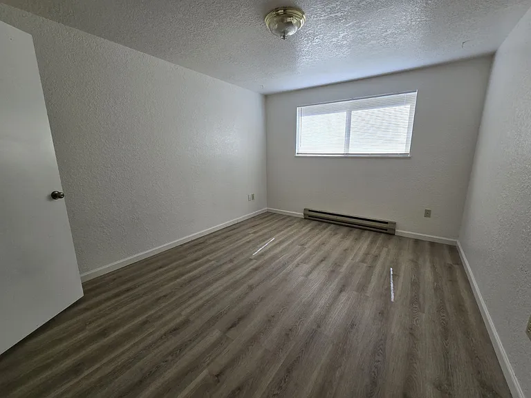 2469 NE Kerr St #6 — Photo 8