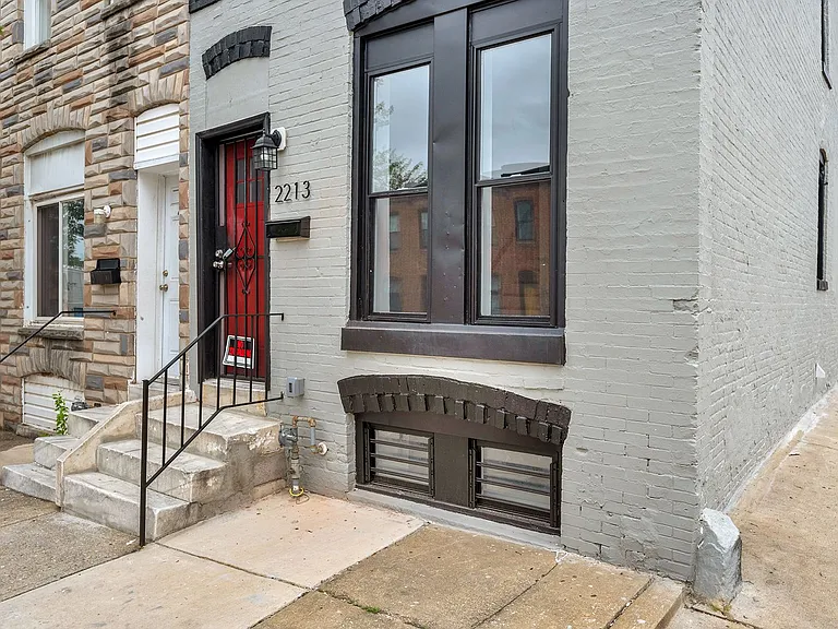 2213 E Madison St — Photo 27