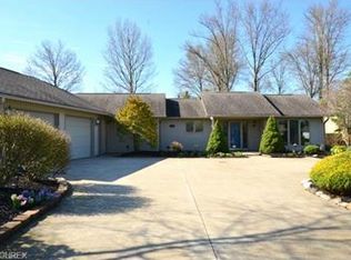 32965 Woodhaven Cir, North Ridgeville, OH 44039