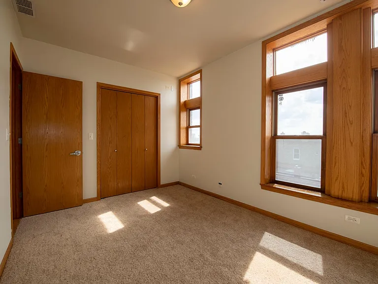 1166 W Grand Ave #3 — Photo 29