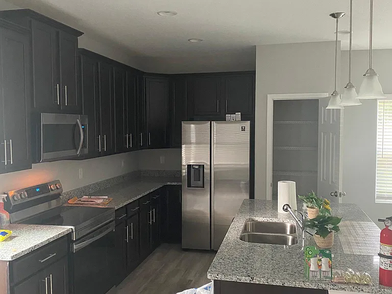 1737 Charlotte St — Photo 16