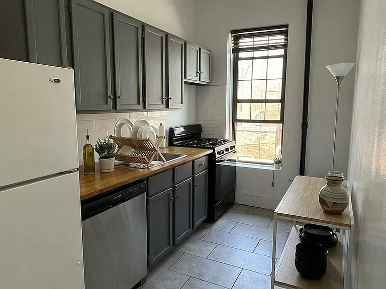 2270 Adam C Powell Blvd #4 — Photo 8