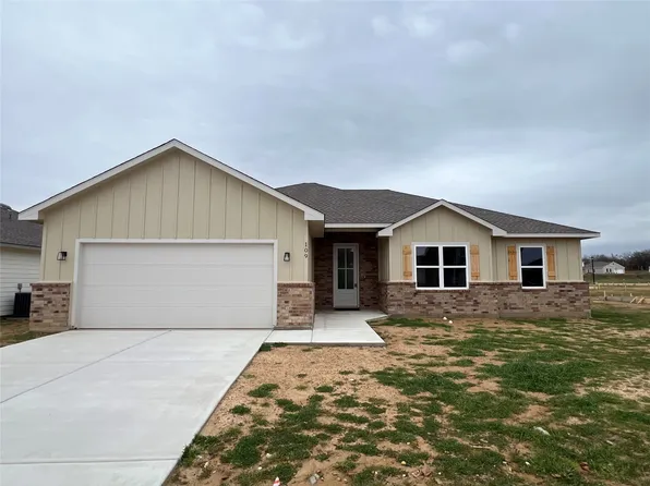109 Cooper Dr, Cleburne, TX 76031