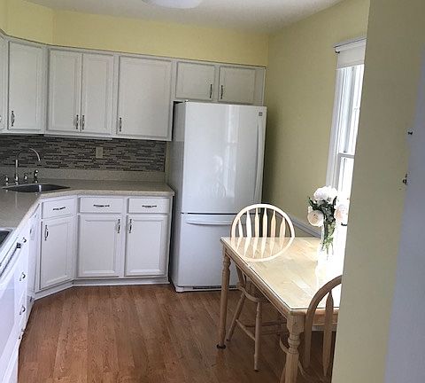 Updated Eat-In Kitchen