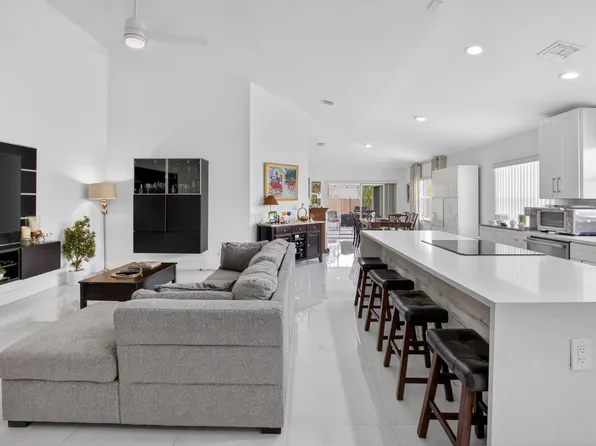 5501 Grande Palm Circle, Delray Beach, FL 33484