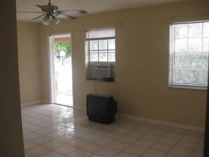 1842 Rodman St #1 — Photo 8