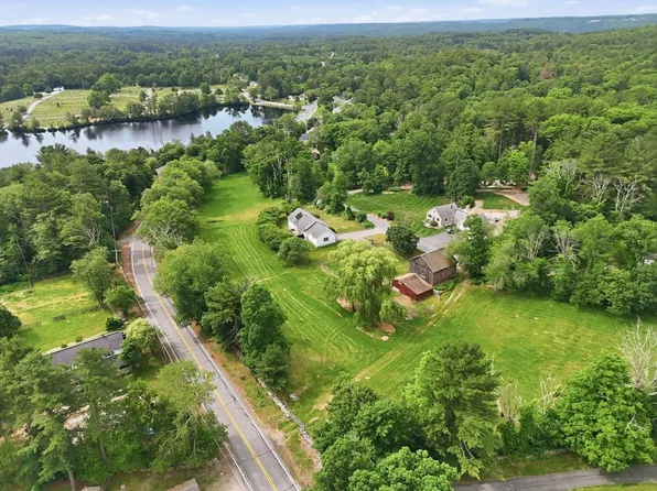 11 James Rd, Upton, MA 01568