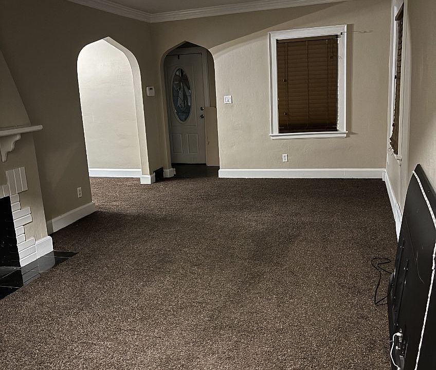 2nd image of 310 W Poinsetta Ave