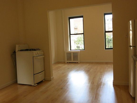3rd image of 348 E 62nd St APT 13