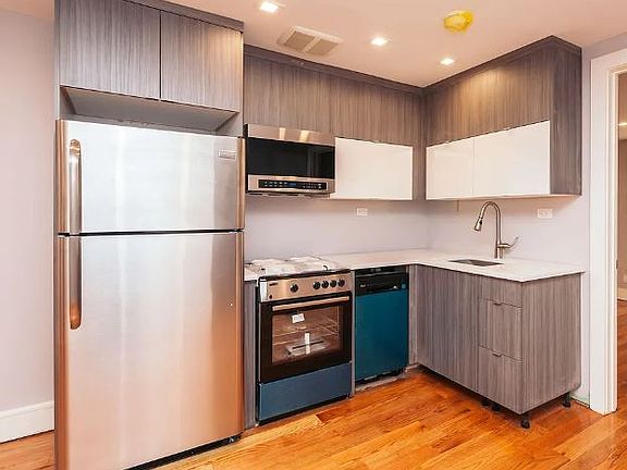 3rd image of 524 Willoughby Ave #1