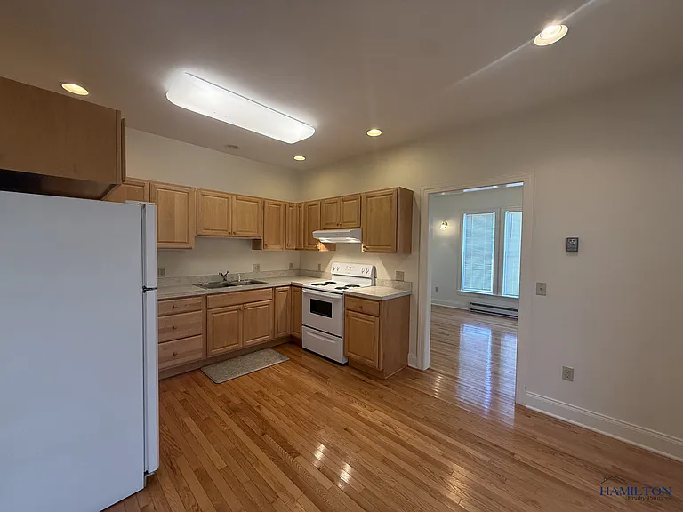 16 N Main St — Photo 5