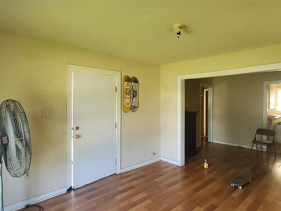 5th image of 7328 Parkes St