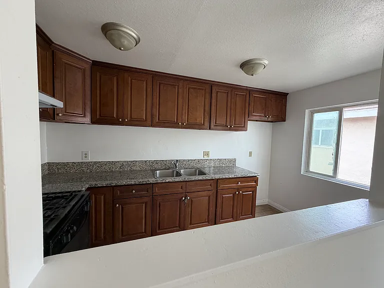 155 N Vecino Dr #159 — Photo 7