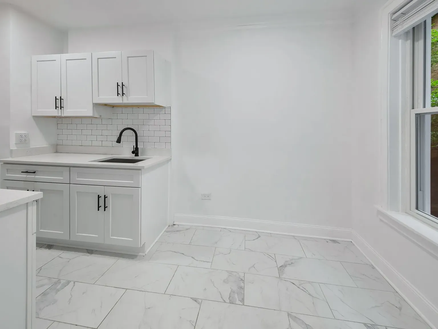 Studio, 1.0 bath, 278 sqft, $1,050 — Photo 2