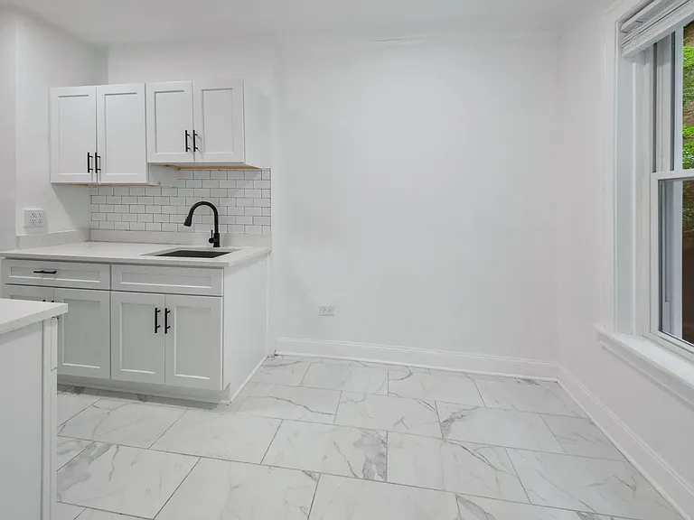 5038-5041 N Sheridan Rd #602 — Photo 1