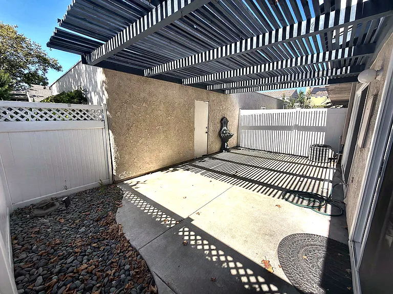 1598 Gatewood Ct — Photo 25