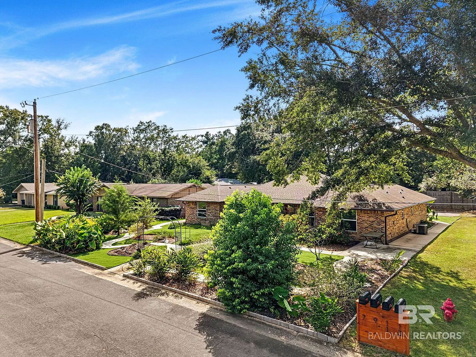 2 bed, 1.5 bath, 1325 sqft, $3,150 — Photo 4