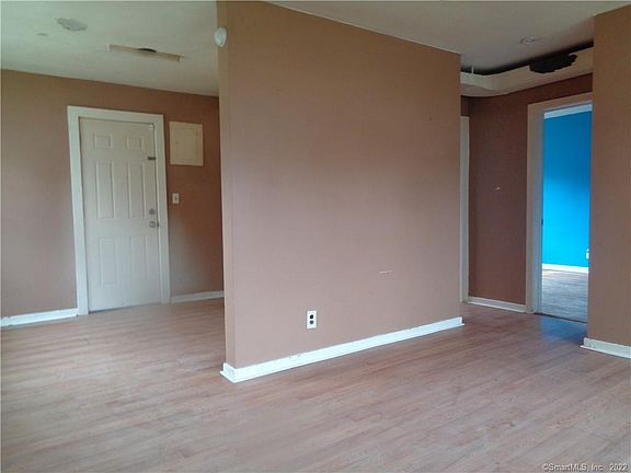 5th image of 21 Bullard Ct