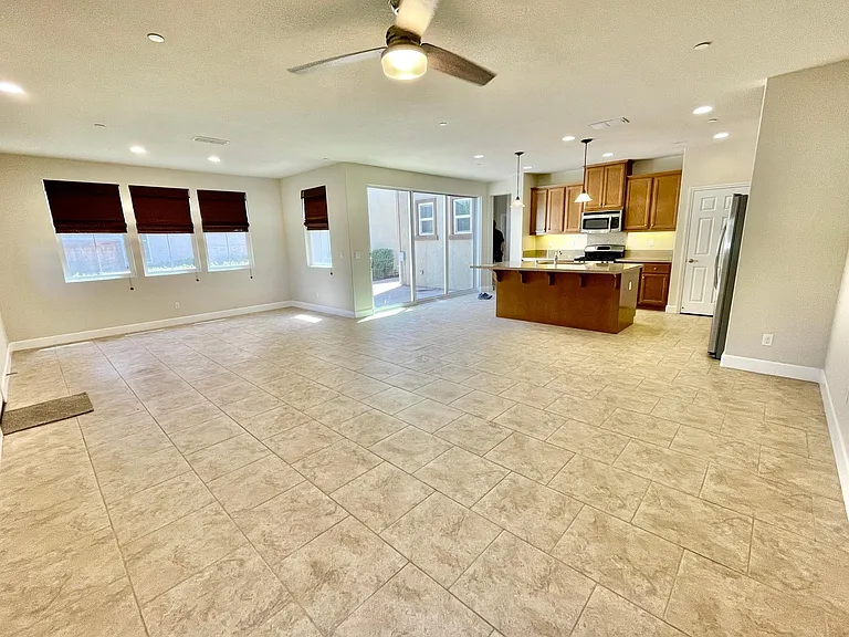 1736 Parkway Dr N — Photo 3
