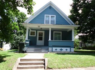 916 Walnut St, Cedar Falls, IA 50613