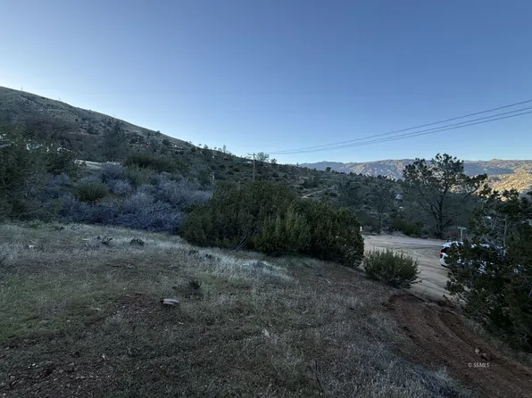 394 Rim Rd, Bodfish, CA 93205