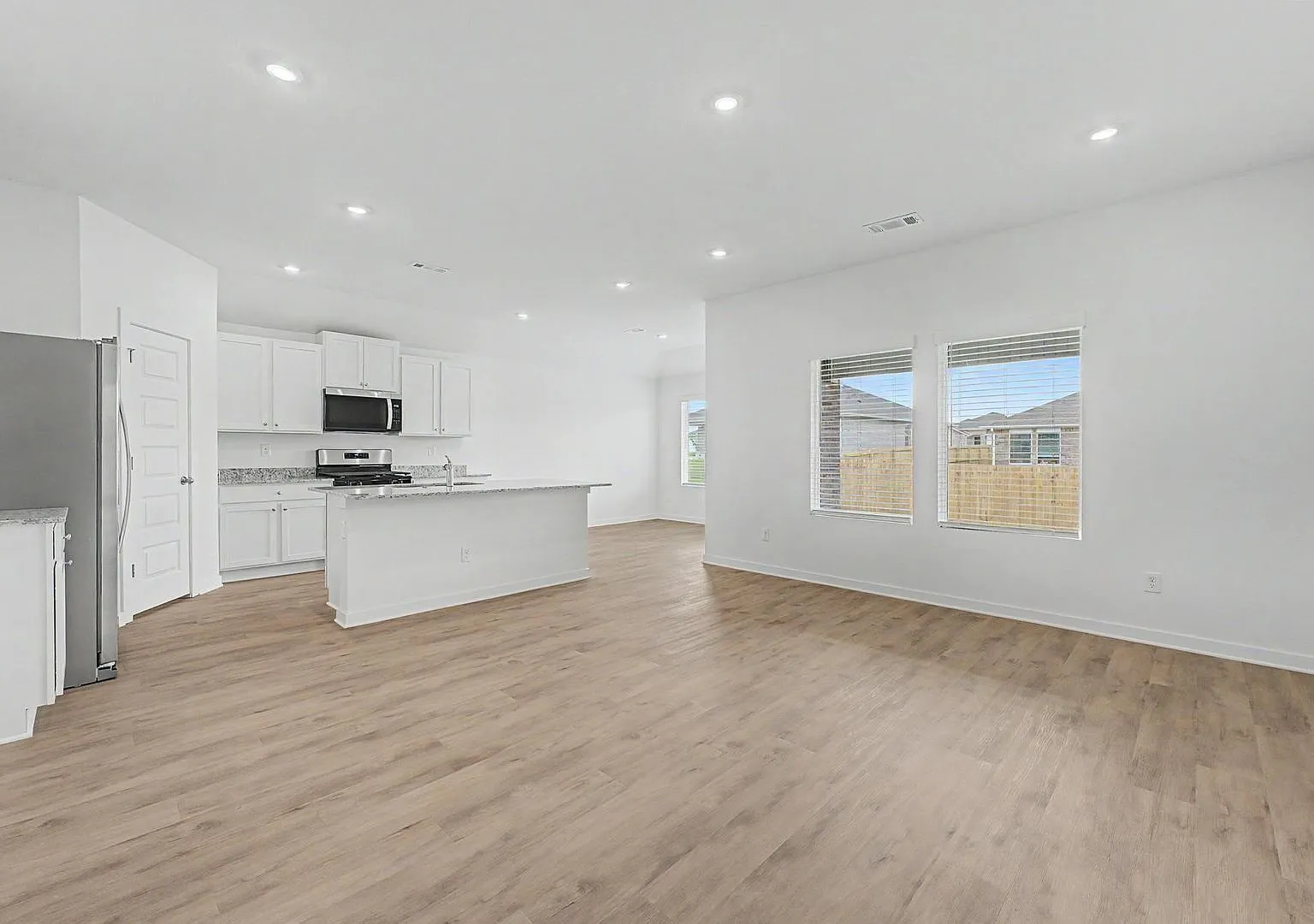 Brand new home awaits you! — Photo 2