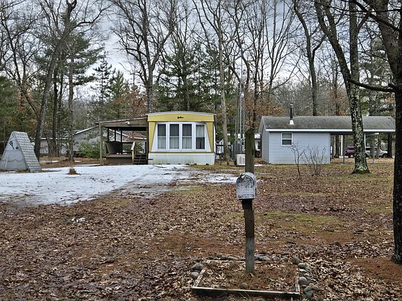 2nd image of 3879 Winn Rd
