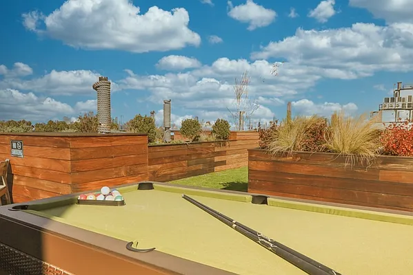 Rented by REZI | media 50