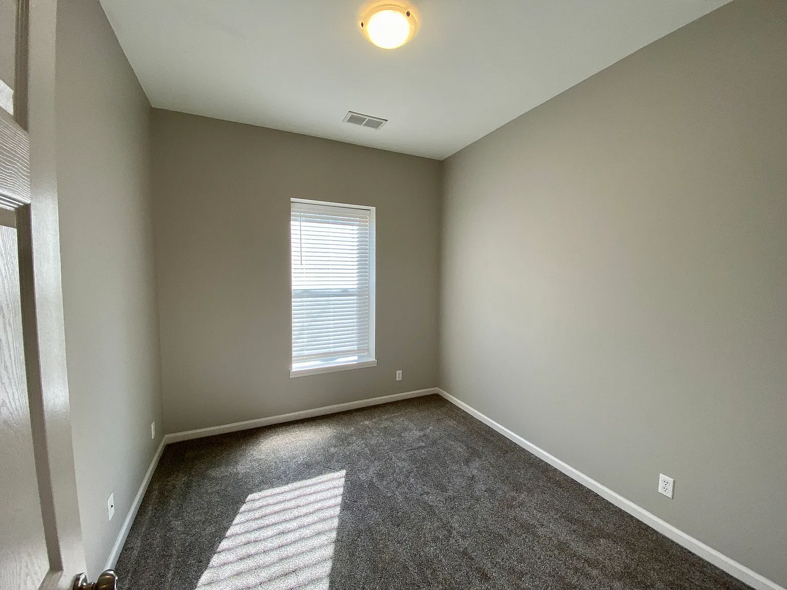 2 bed, 1100 sqft, $1,100 — Photo 4