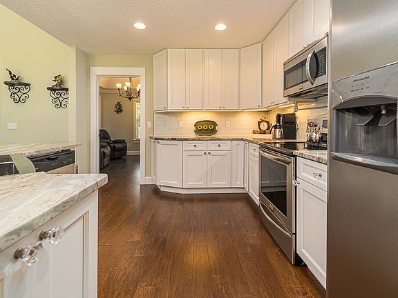 5th image of 195 SW Fieldstone Ct