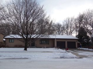 1513 Pebble Beach Rd, Mitchell, SD 57301
