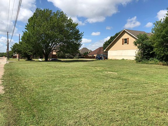 3rd image of 6827 Windrock Rd