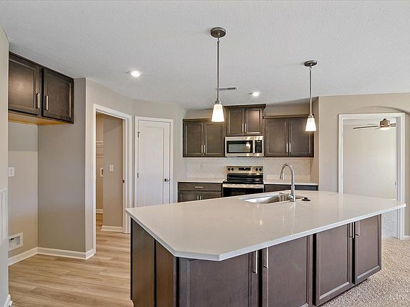 4th image of 523 Tradition Rdg #81204