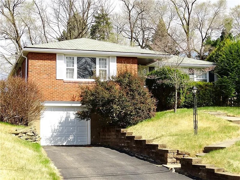 421 Barry Dr photo 1