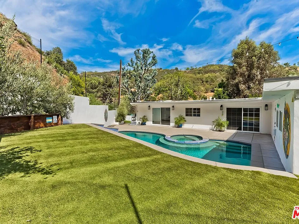 3493 Mandeville Canyon Rd