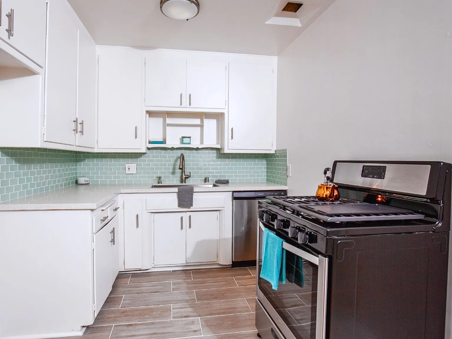4014 Perlita Ave — Photo 2