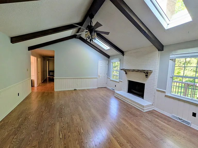 6913 Crandall Ct — Photo 6