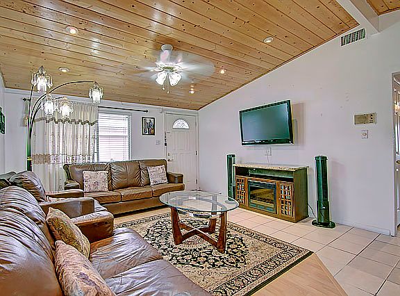 4th image of 900 Forestdale Ave