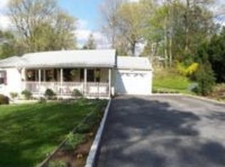 6 Oak Ridge Dr, Mahopac, NY 10541