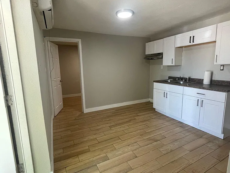2341 W Yuma St #2 — Photo 1