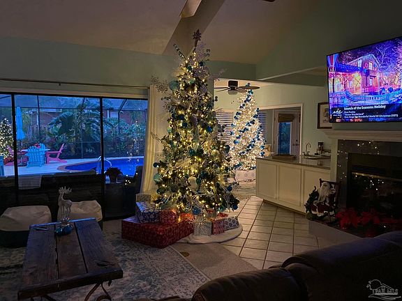 3rd image of 2 Zuni Cir