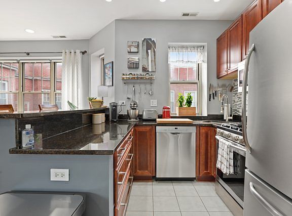 5th image of 1253 W Granville Ave APT 3