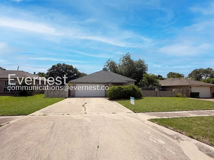 2014 Cedarview Dr — Photo 2