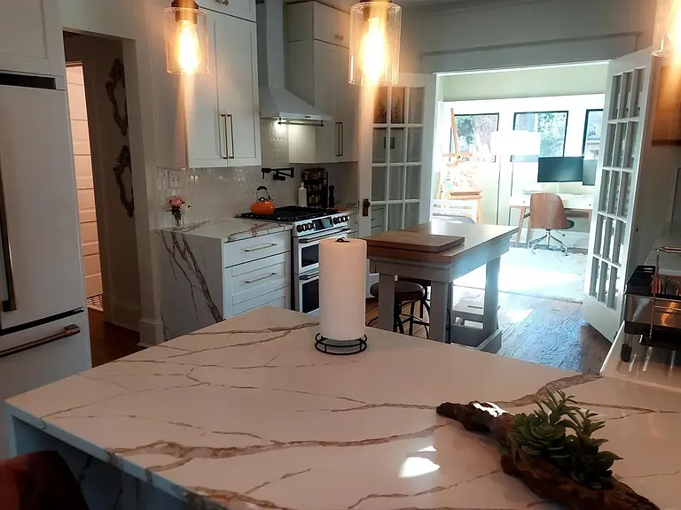 447 E Lake Dr — Photo 2