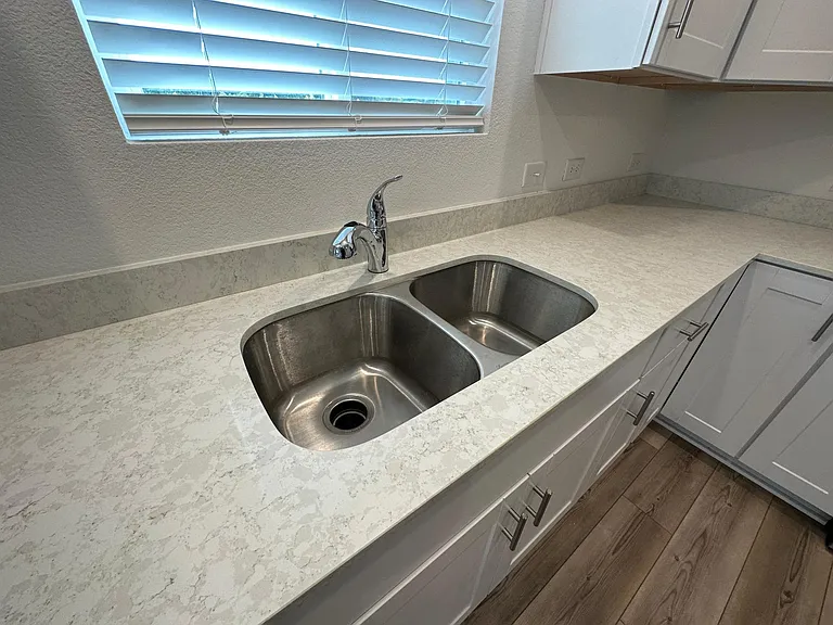 2533 Creekbend Dr — Photo 18