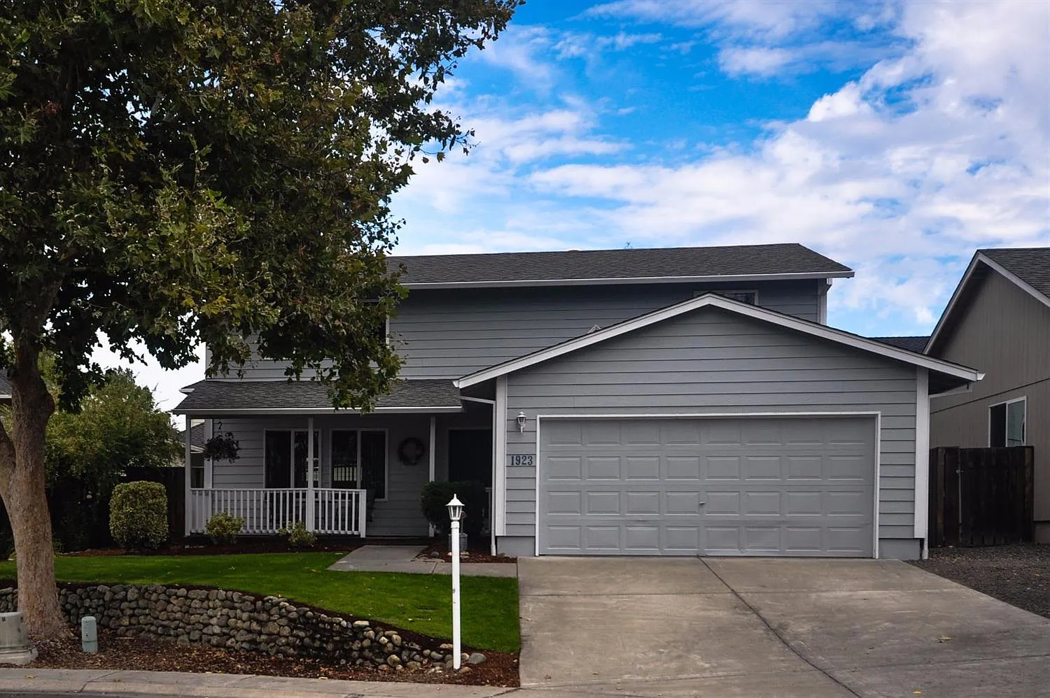 1923 Walnut Grove Ln photo 1