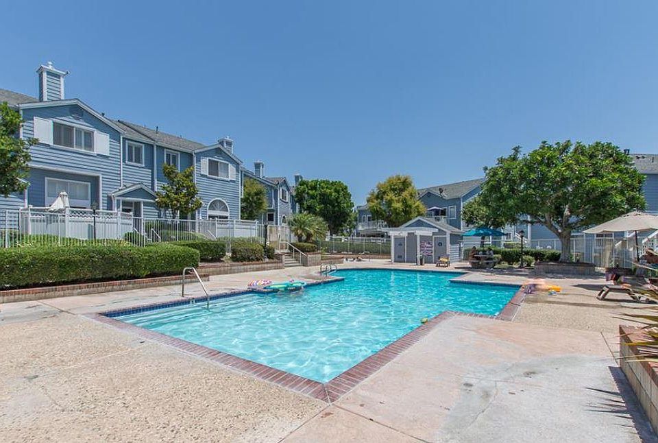 1st image of 12866 Sycamore Village Dr