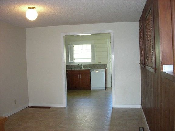 Dinning room which leads into the kitchen